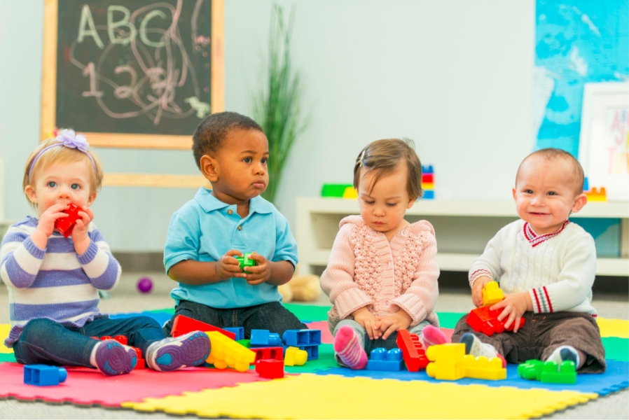 babies-playing-picture-id483913119